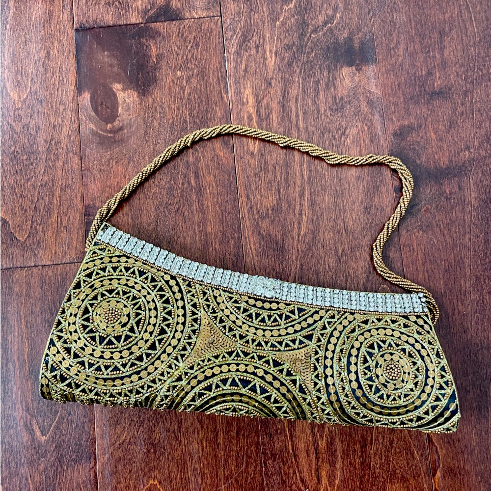 Accent clutch
